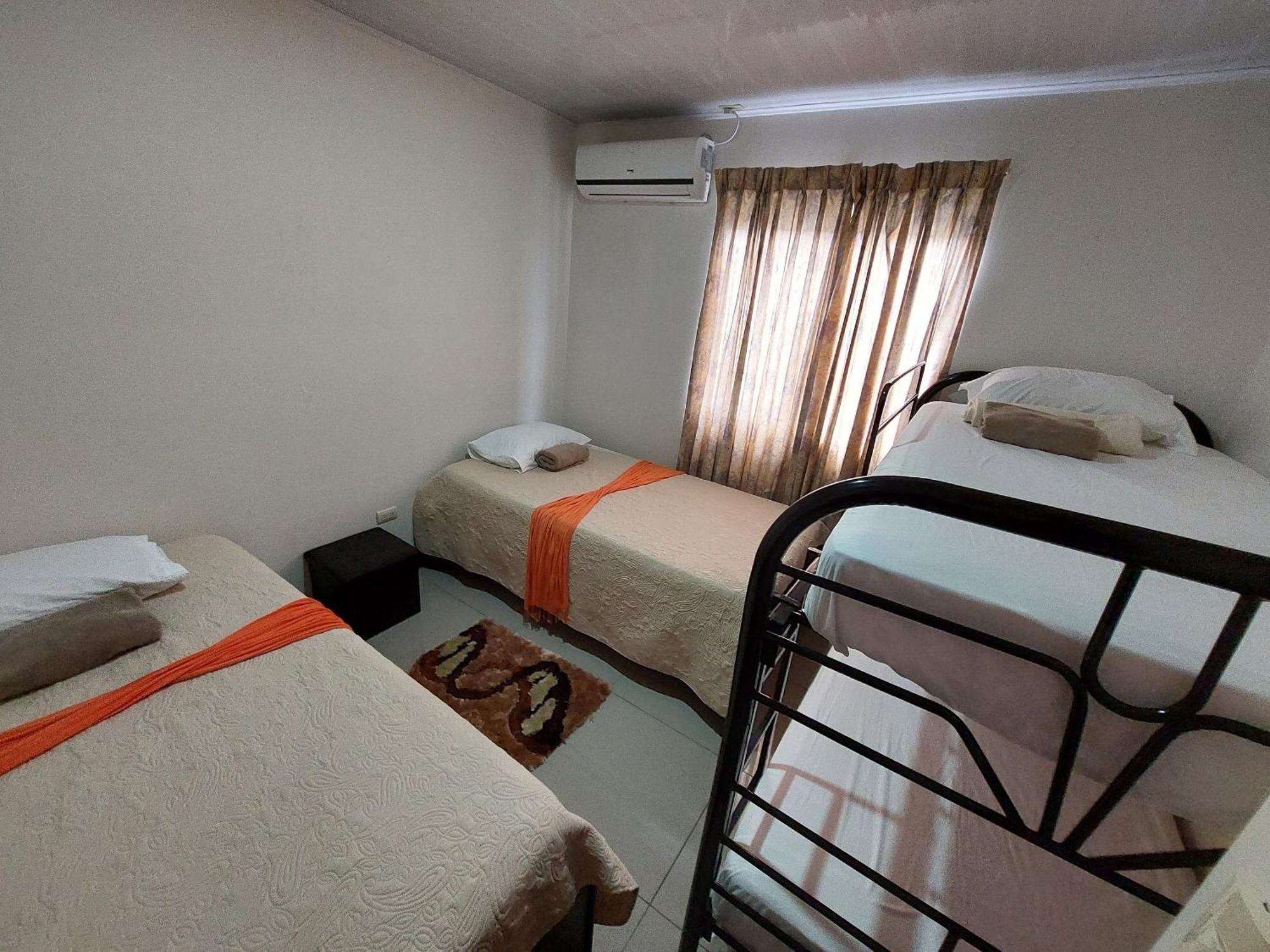 Aptos Casa Caribe, Habitaciones Privadas En Aptos Compartidos & Aptos Completos Con Auto Entrada بويرتو ليمون المظهر الخارجي الصورة