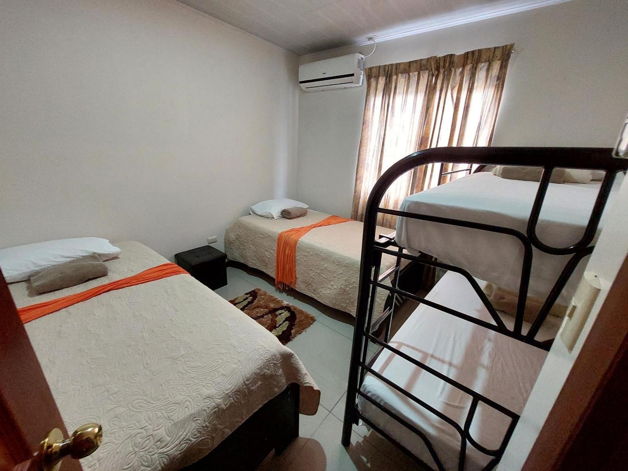 Aptos Casa Caribe, Habitaciones Privadas En Aptos Compartidos & Aptos Completos Con Auto Entrada بويرتو ليمون المظهر الخارجي الصورة