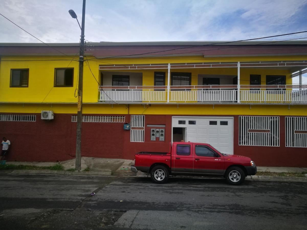 Aptos Casa Caribe, Habitaciones Privadas En Aptos Compartidos & Aptos Completos Con Auto Entrada بويرتو ليمون المظهر الخارجي الصورة